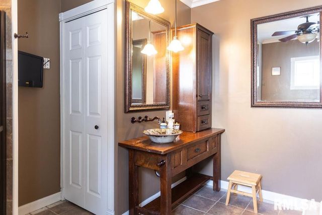 306 W FREMONT Street, Elmwood, IL 61529