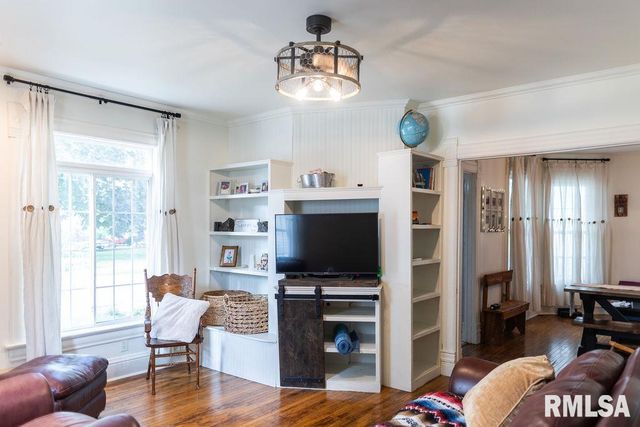 306 W FREMONT Street, Elmwood, IL 61529