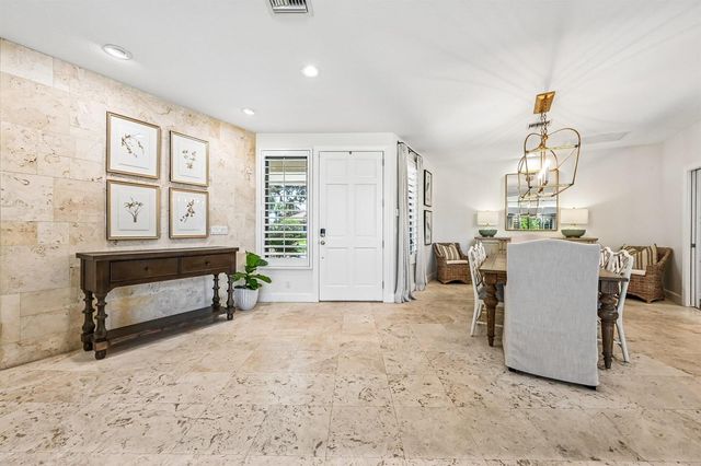 15 Carrick Road, Palm Beach Gardens, FL 33418
