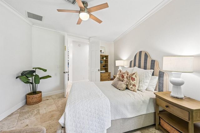 15 Carrick Road, Palm Beach Gardens, FL 33418