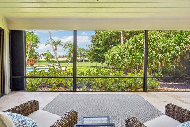 15 Carrick Road, Palm Beach Gardens, FL 33418