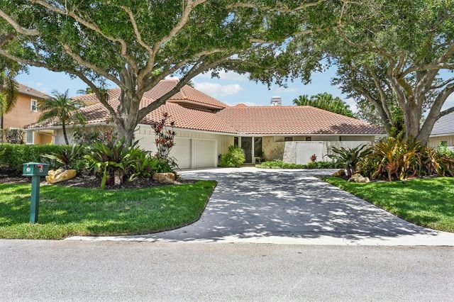 15 Carrick Road, Palm Beach Gardens, FL 33418