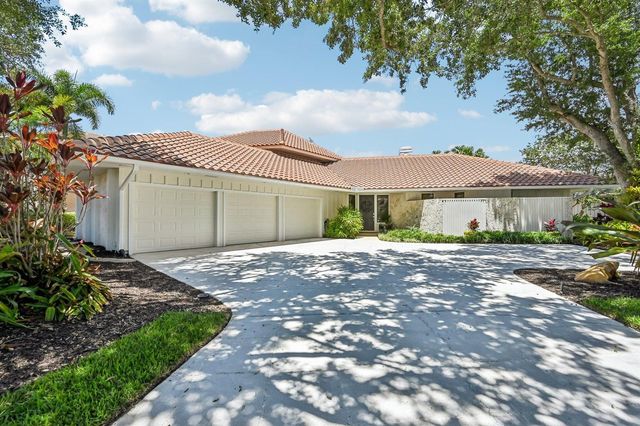 15 Carrick Road, Palm Beach Gardens, FL 33418