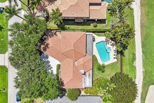 15 Carrick Road, Palm Beach Gardens, FL 33418