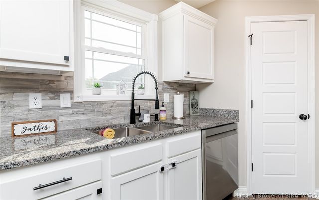 6407 Sunset Loop, Charlestown, IN 47111