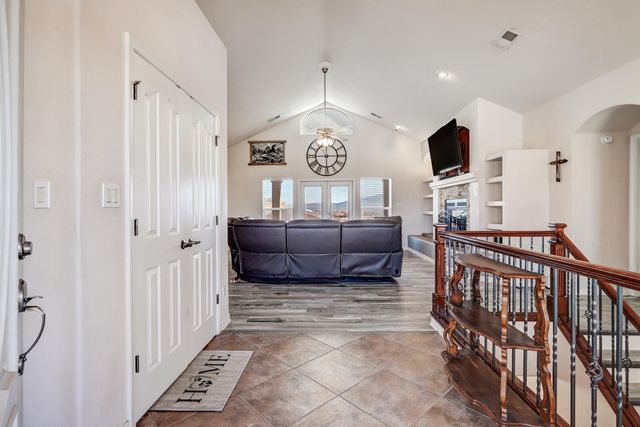 2520 48th Street NE, Rio Rancho, NM 87144