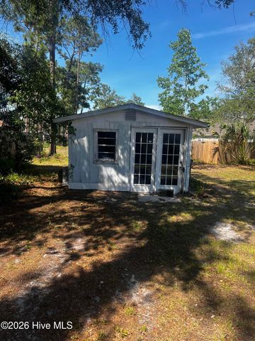 17 Burton Road, Southport, NC 28461
