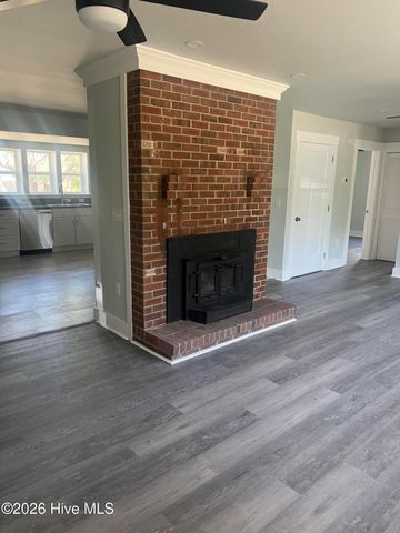 17 Burton Road, Southport, NC 28461
