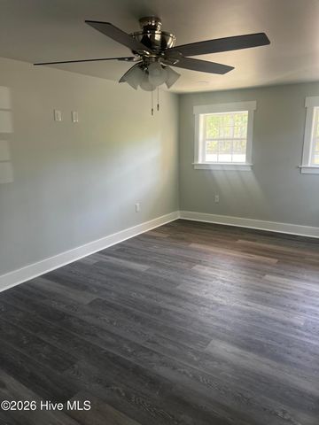 17 Burton Road, Southport, NC 28461