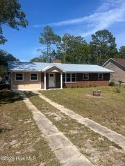 17 Burton Road, Southport, NC 28461
