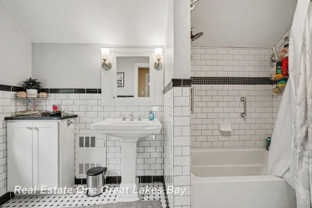 1510 Helen Street, Bay City, MI 48708