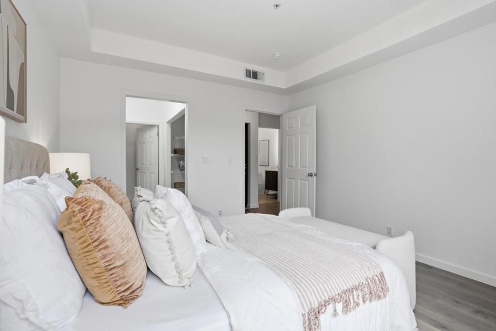 Image 28 of property listing at 1400 El Camino Real 234, South San Francisco, CA 94080