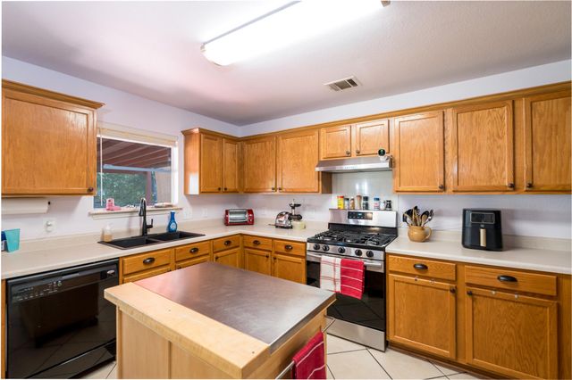 1005 Doras DR, Pflugerville, TX 78660