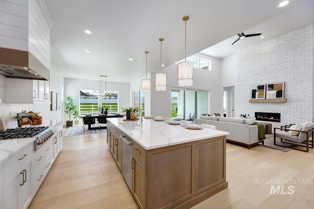 14198 N Woodpecker Ave, Boise, ID 83714