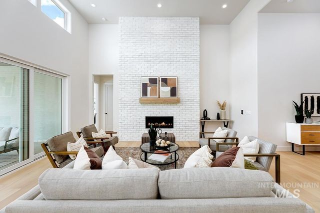 14198 N Woodpecker Ave, Boise, ID 83714