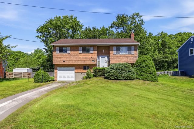94 Babylon Avenue, West Islip, NY 11795