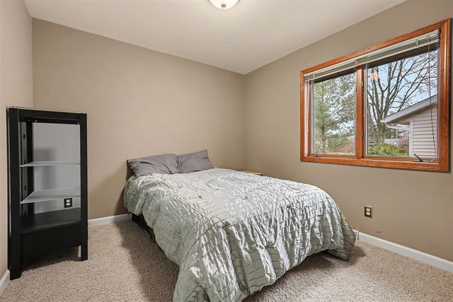 4043 Chamberlain Avenue, Grand Rapids, MI 49508