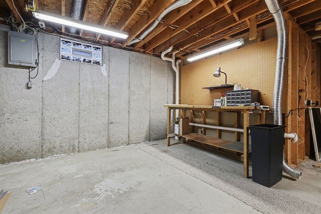 4043 Chamberlain Avenue, Grand Rapids, MI 49508