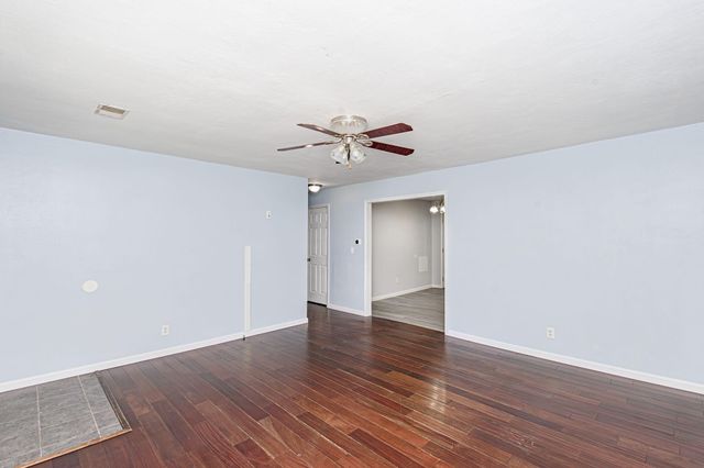 213 S REED ST, Centralia, MO 65240