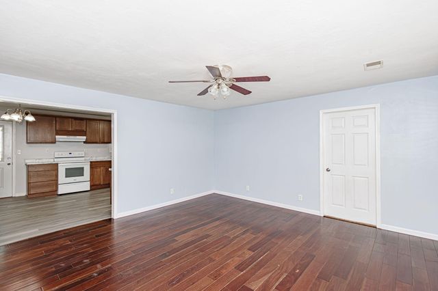 213 S REED ST, Centralia, MO 65240