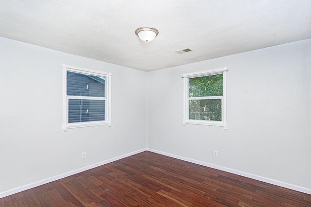 213 S REED ST, Centralia, MO 65240