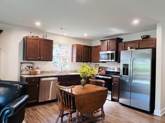 1049 Wilkinson Ln, White House, TN 37188