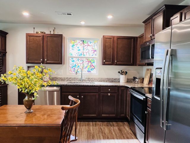 1049 Wilkinson Ln, White House, TN 37188