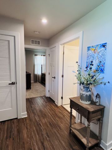 1049 Wilkinson Ln, White House, TN 37188