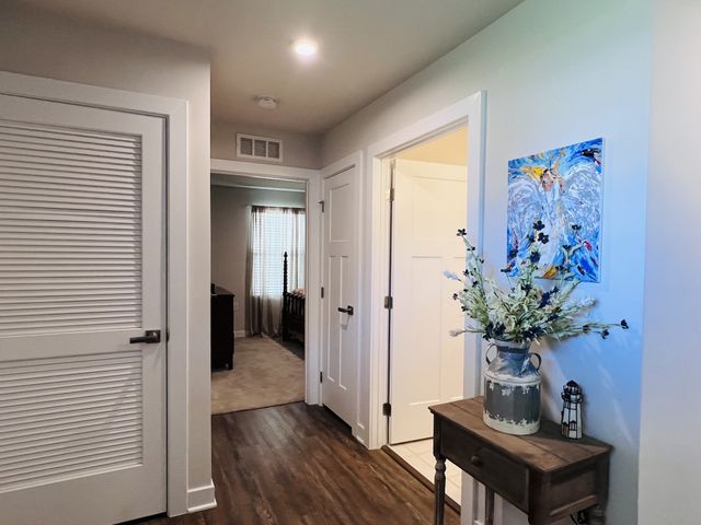 1049 Wilkinson Ln, White House, TN 37188