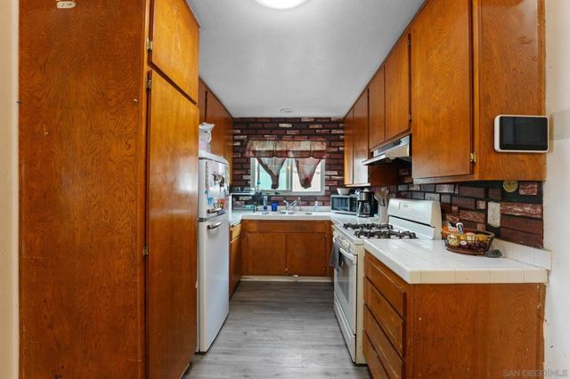 656 Flora Dr, Oceanside, CA 92057