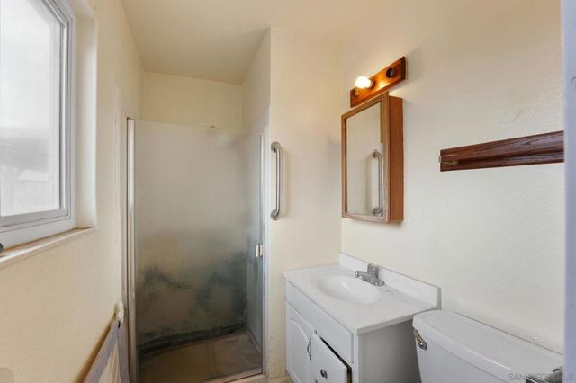 656 Flora Dr, Oceanside, CA 92057