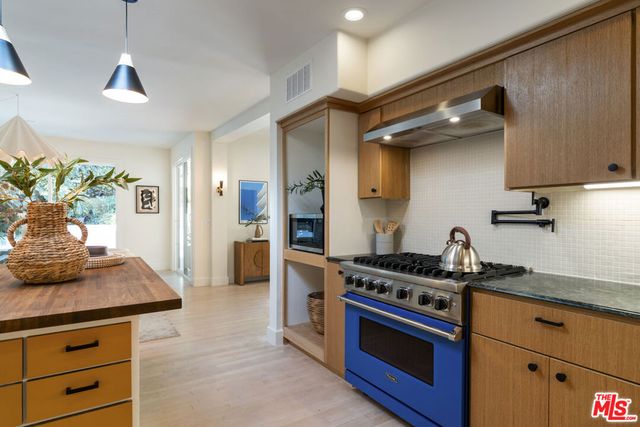 3108 Nichols Canyon Road, Los Angeles, CA 90046