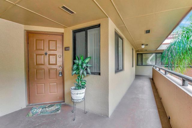 15499 Miami Lakeway N 306-5, Miami Lakes, FL 33014