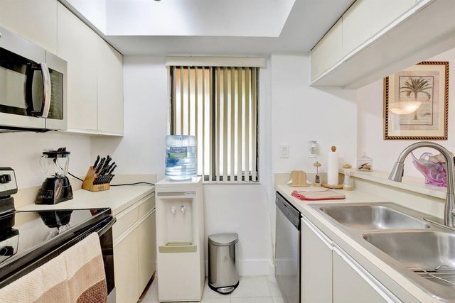 15499 Miami Lakeway N 306-5, Miami Lakes, FL 33014