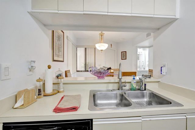 15499 Miami Lakeway N 306-5, Miami Lakes, FL 33014