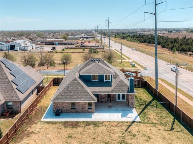 803 NE 33rd Street, Moore, OK 73160