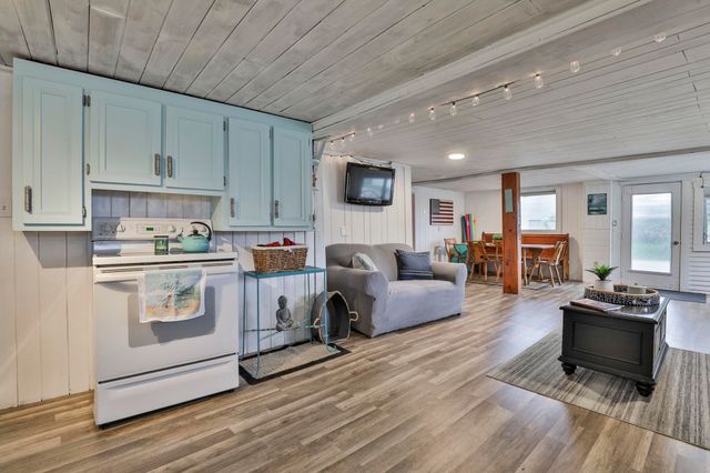 100-102 Tucker Shore Road, Belmont, NH 03220
