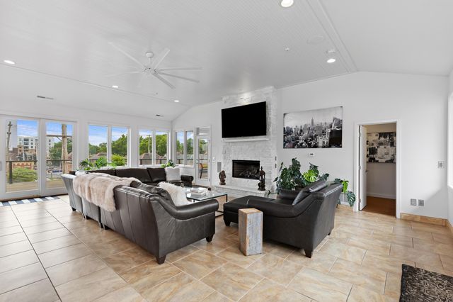 17 W 3rd Avenue, 213, Columbus, OH 43201