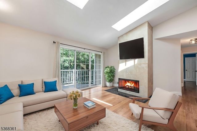 401 Poets Way, Mahwah Twp., NJ 07430