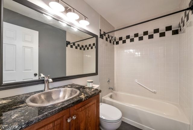 401 Poets Way, Mahwah Twp., NJ 07430