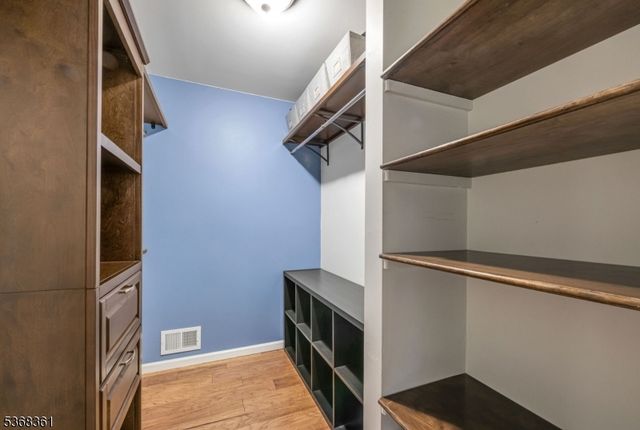 401 Poets Way, Mahwah Twp., NJ 07430