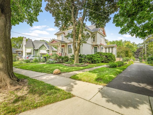 924 PEARL Street, Belvidere, IL 61008