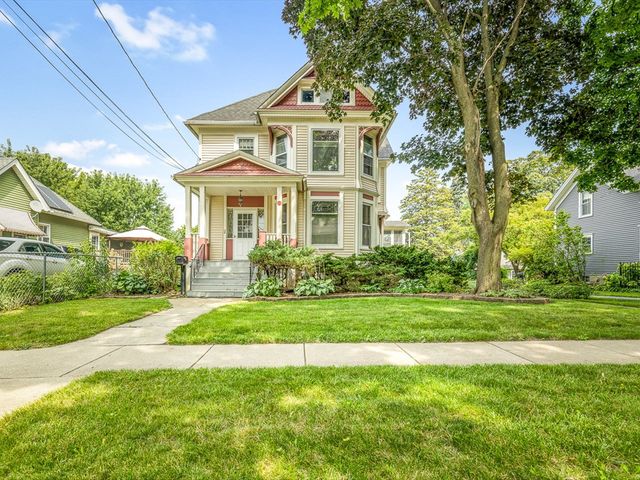 924 PEARL Street, Belvidere, IL 61008