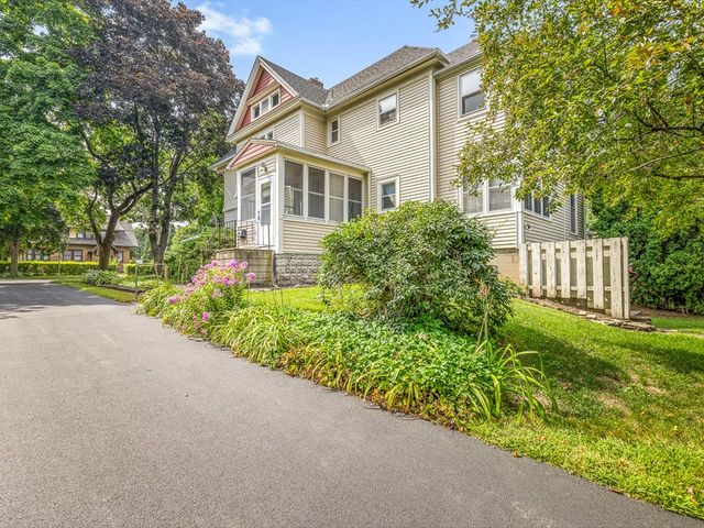 924 PEARL Street, Belvidere, IL 61008