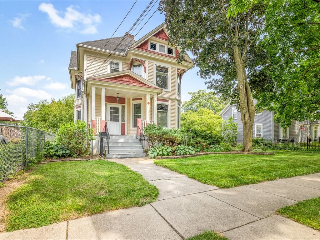 924 PEARL Street, Belvidere, IL 61008