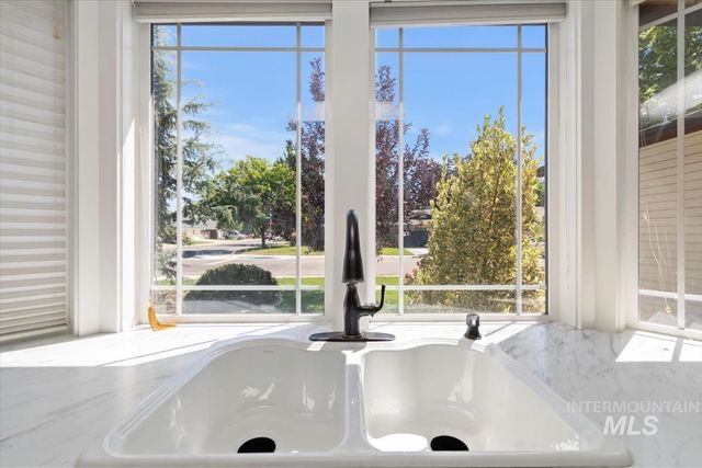 4037 N Armstrong Ave, Boise, ID 83704
