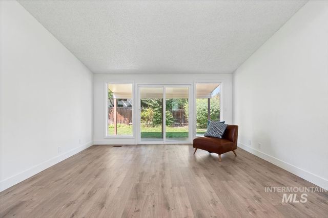 4037 N Armstrong Ave, Boise, ID 83704