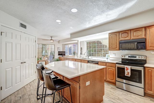 7932 Woodridge Drive NE, Albuquerque, NM 87109