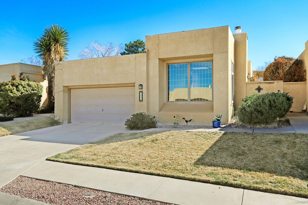 7932 Woodridge Drive NE, Albuquerque, NM 87109
