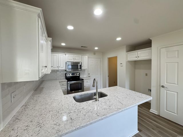 1222 Pinnacle Dr, Jacksonville, AR 72076